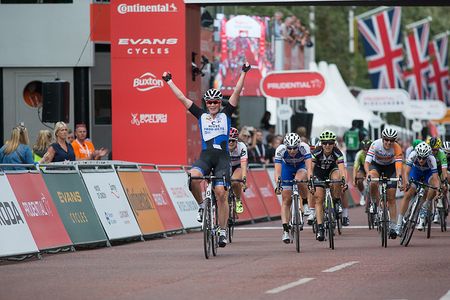 Kirsten Wild (Hitec Products) wins Prudential RideLondon Classique