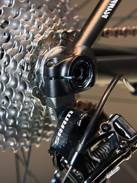 Canyon uses thru-axle rear dropouts on its new 29er hardtail.
