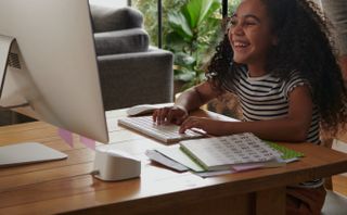 Student uses a PC with an eero 6