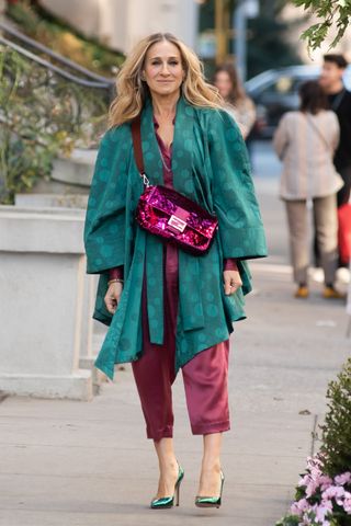 Sarah Jessica Parker on the set of And Just Like That... carrying a Fendi Baguette bag