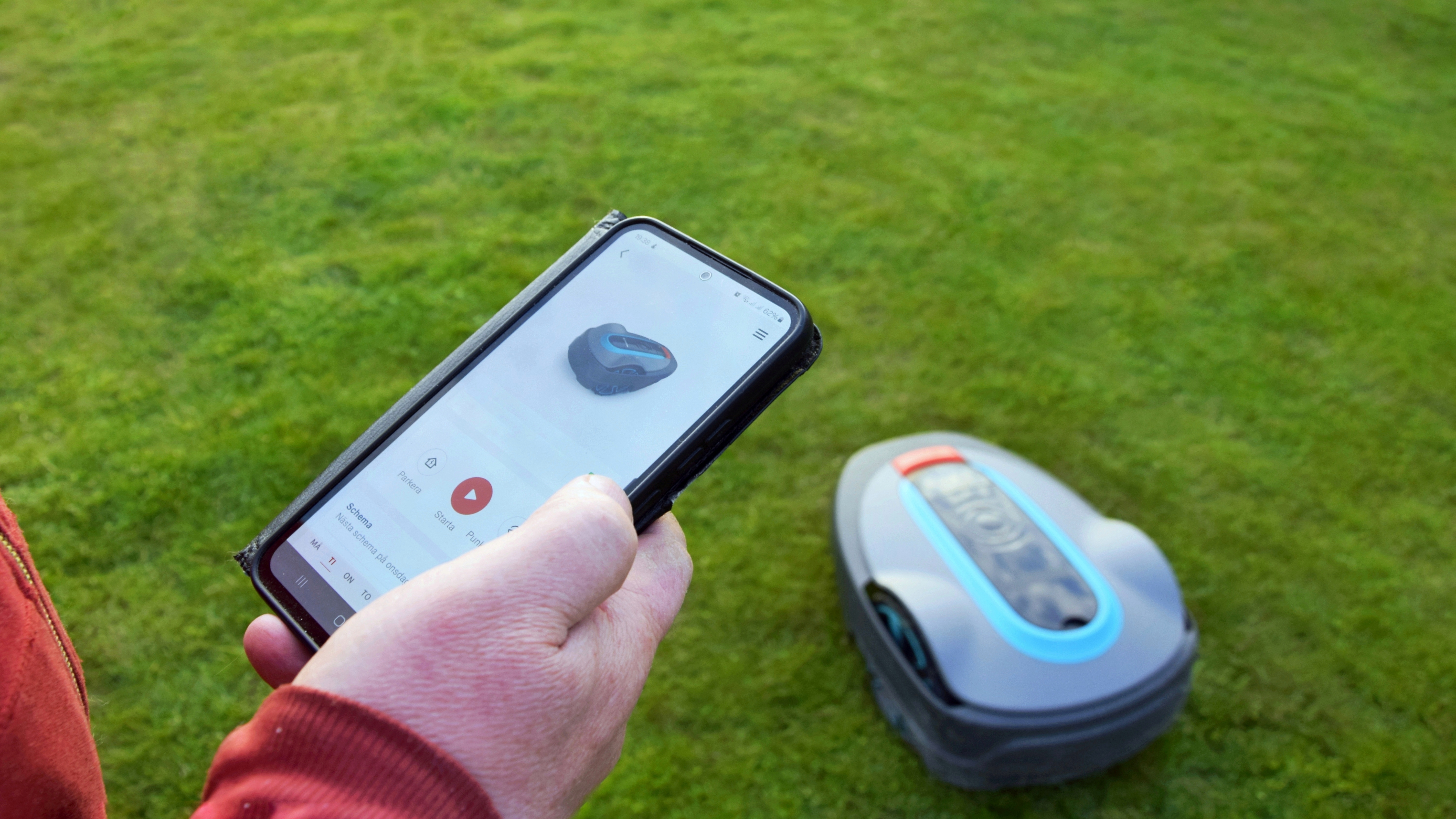 Updating robot lawn mower software on app