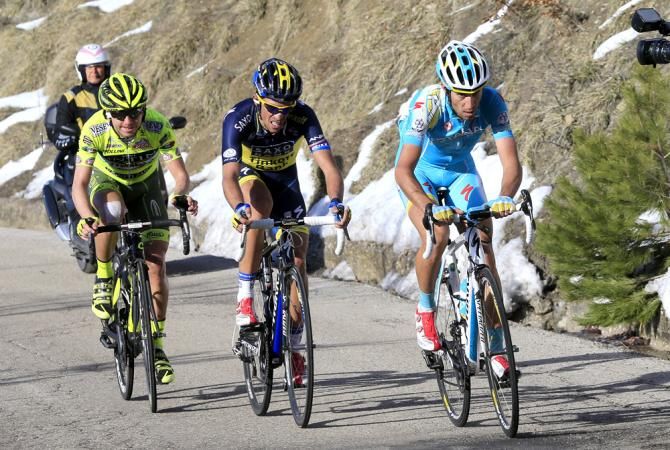 Vincenzo Nibali (Astana) leads Alberto Contador and Santambrogio