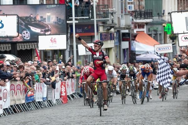 Adam Blythe (BMC) wins on the cobbles in Binche