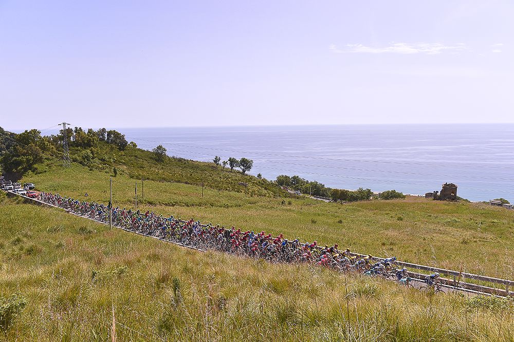 The peloton rides along the coast during the Giro's fourth stage.