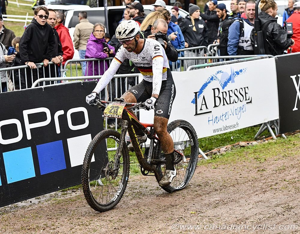 Manuel Fumic (Cannondale Factory Racing XC) finishing on a broken rim and VERY flat tire