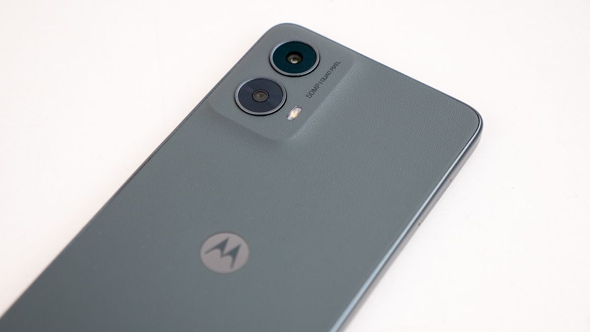 The vegan leather back of the Moto G 5G 2024