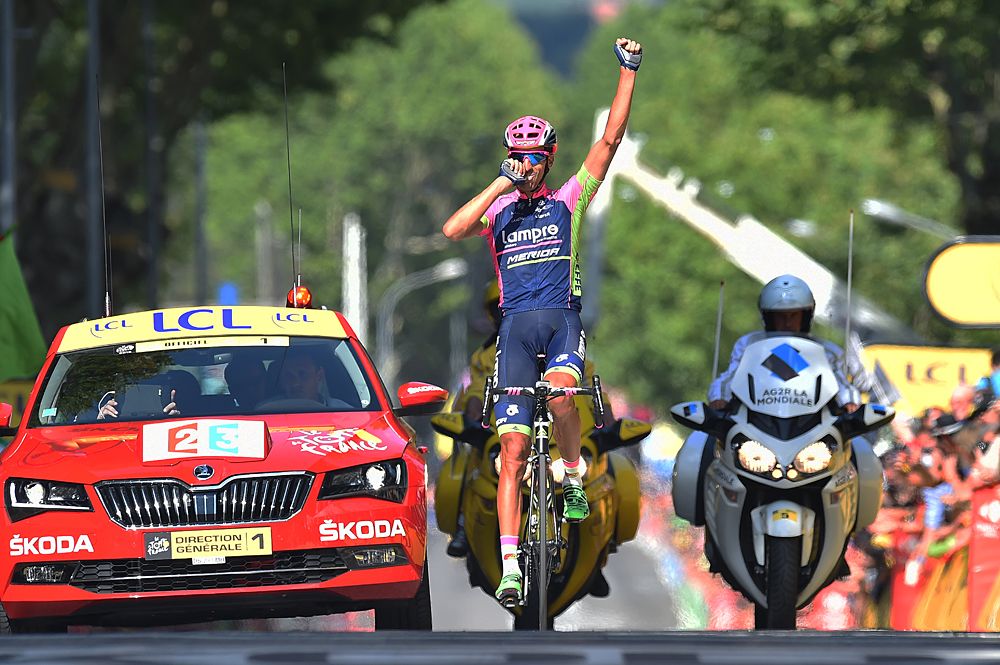 Ruben Plaza wins stage 16