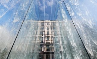 The water fountain at Apple Piazza Liberty, Milan