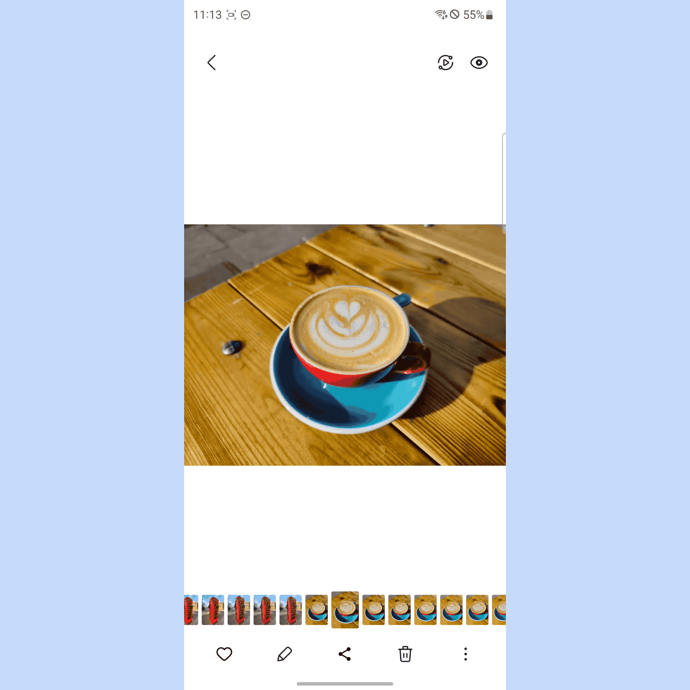 Un GIF de la aplicación Galería del Samsung Galaxy S23, que muestra cómo al tocar una imagen se activan las opciones de Image Clipper