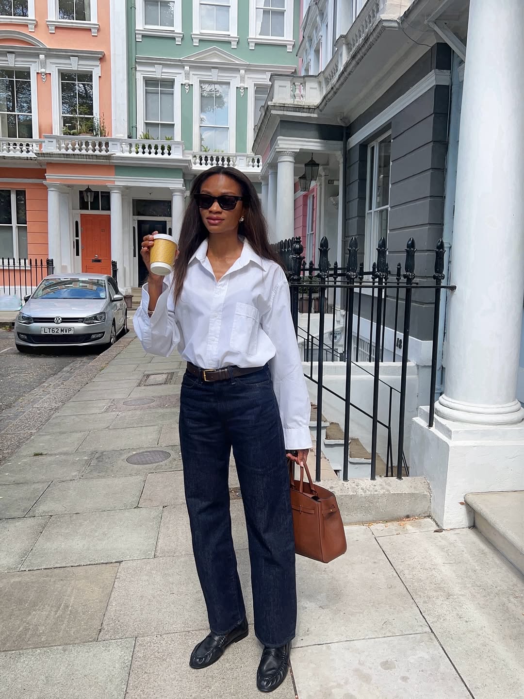 woman wearing best shoes to wear with dark wash jeans