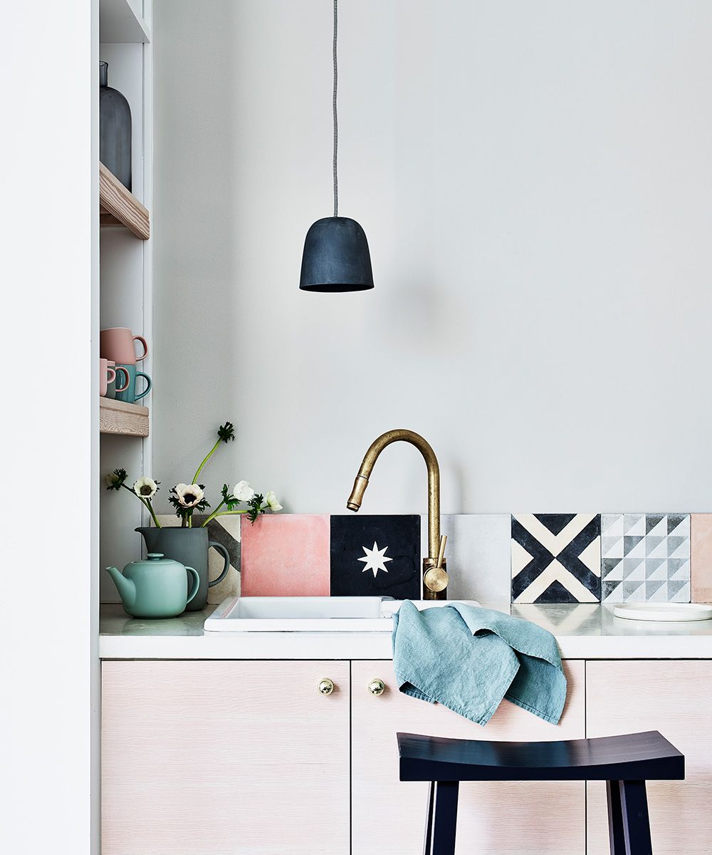 Kitchen pictures Modern-kitchen-with-colourful-details