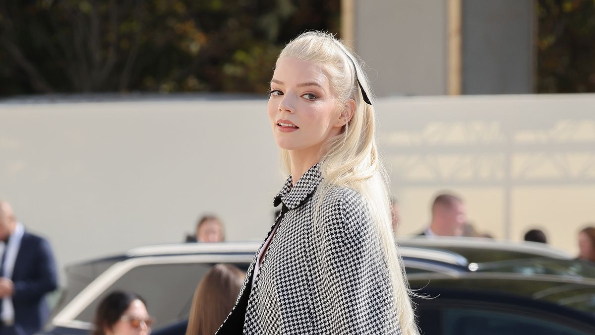 This Is the Coolest Way to Wear the Spring Basic Everyone Owns in 2026