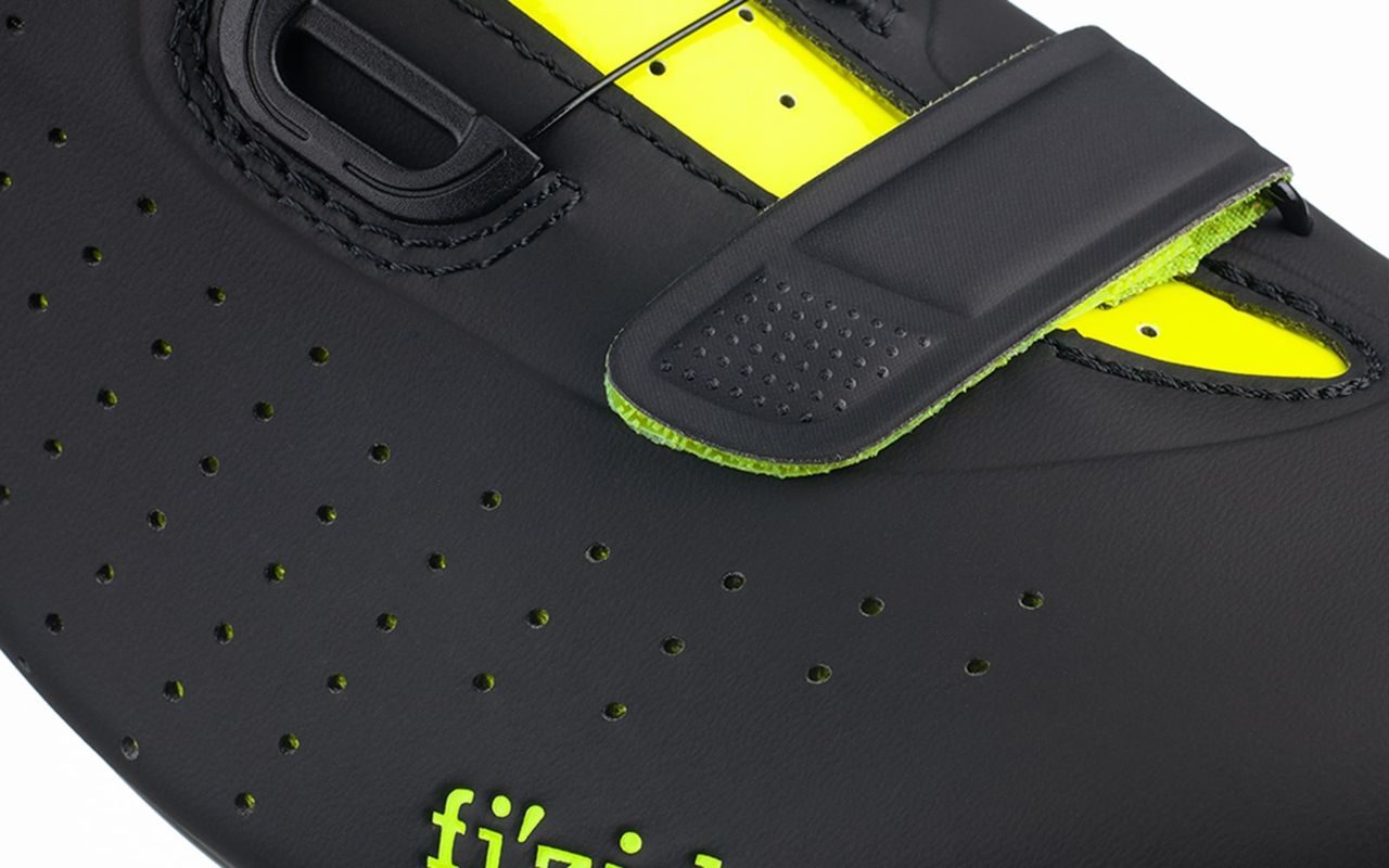 A small Velcro strap on the forefoot adds further adjustability