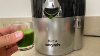 Making a kale shot with the Magimix Juice Expert 3 produced a sooth juice