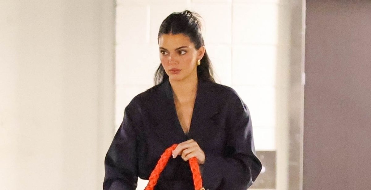 Kendall Jenner's Navy Suit and Orange Bag Prove Color Theory - Vimarsana News