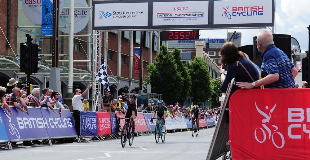 Hannah Barnes beats her sister Alice to victory