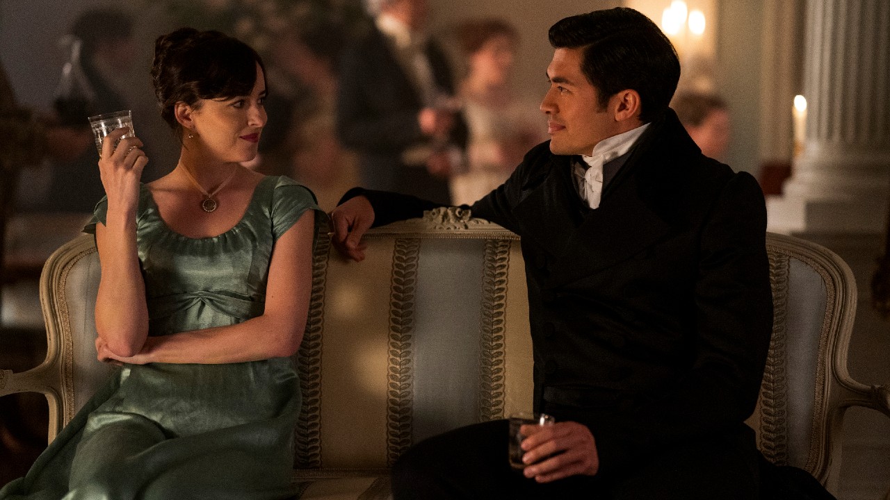 Dakota Johnson and Henry Golding in Persuasion