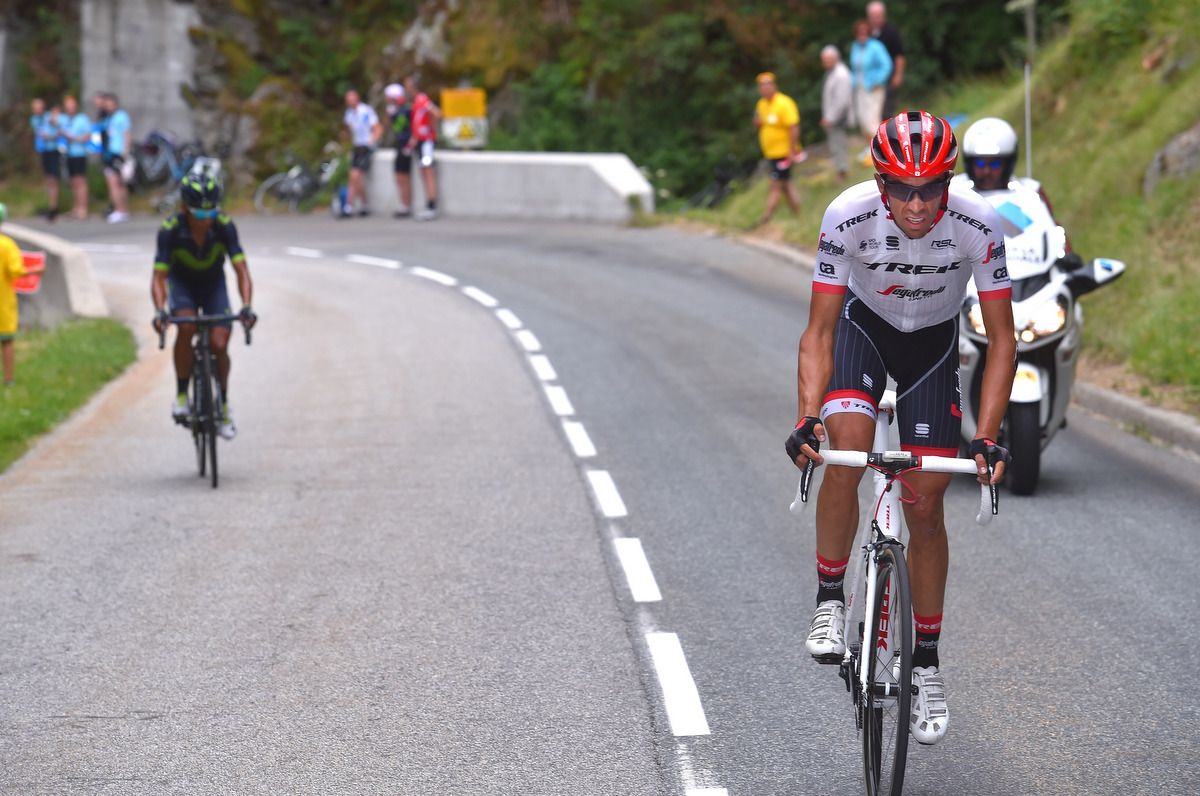 Alberto Contador (Trek-Segafredo) rides away from Nairo Quintana