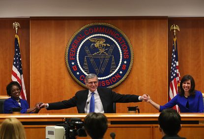 FCC approves net neutrality rules