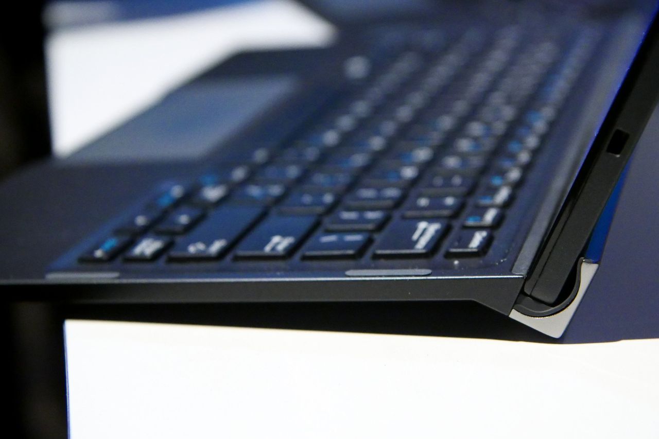 Dell Latitude 12 7000