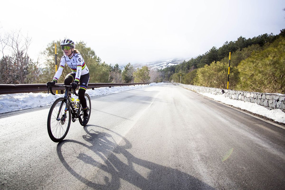 Annemiek van Vleuten rides her Scott Addict RC
