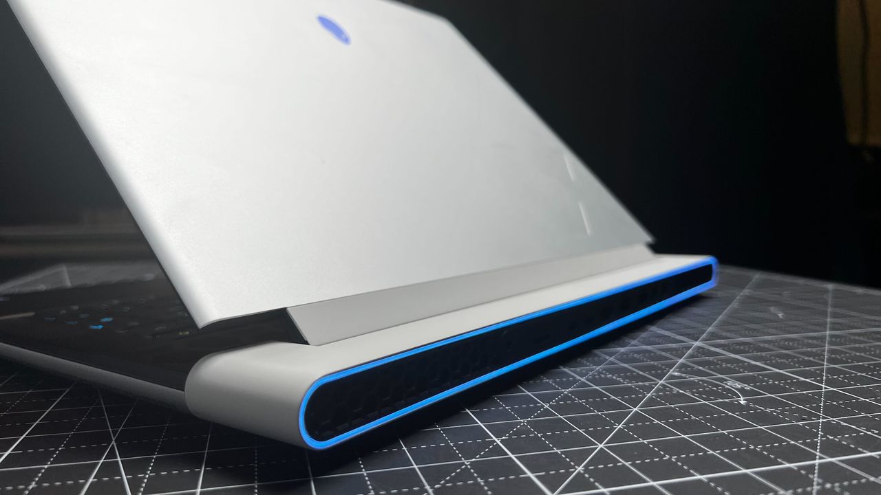 Alienware x16