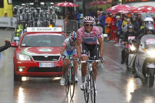 Contador and Rujano press ahead