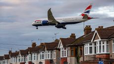 British Airways Boeing 787 overflying terraced houses on approach to Heathrow. Photo: Nicolas Economou/NurPhoto via Getty Images