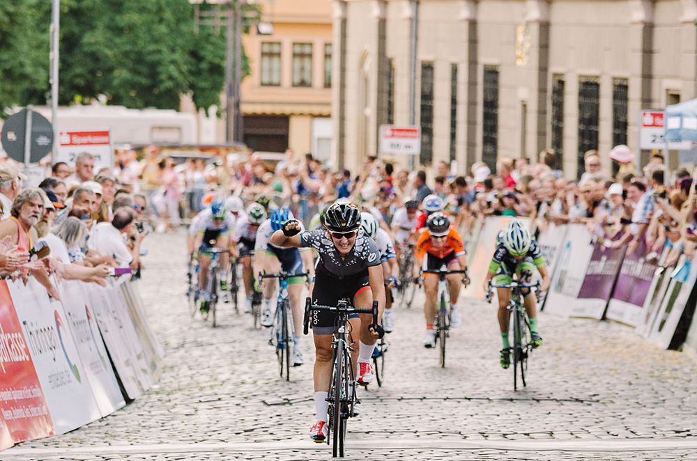 Lisa Brennauer (Velocio-Sram) wins stage 1 at Th&uuml;ringen Rundfahrt