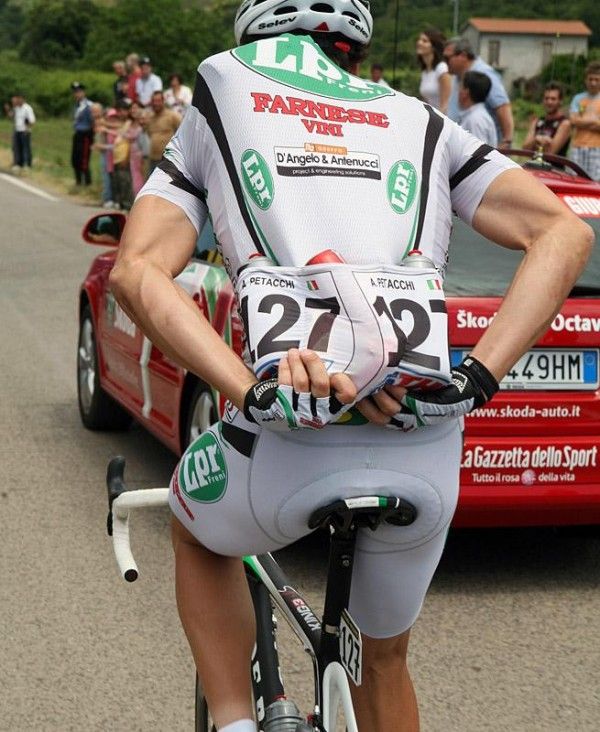 Alessandro Petacchi (LPR Brakes) performs domestique duties for his teammates.
