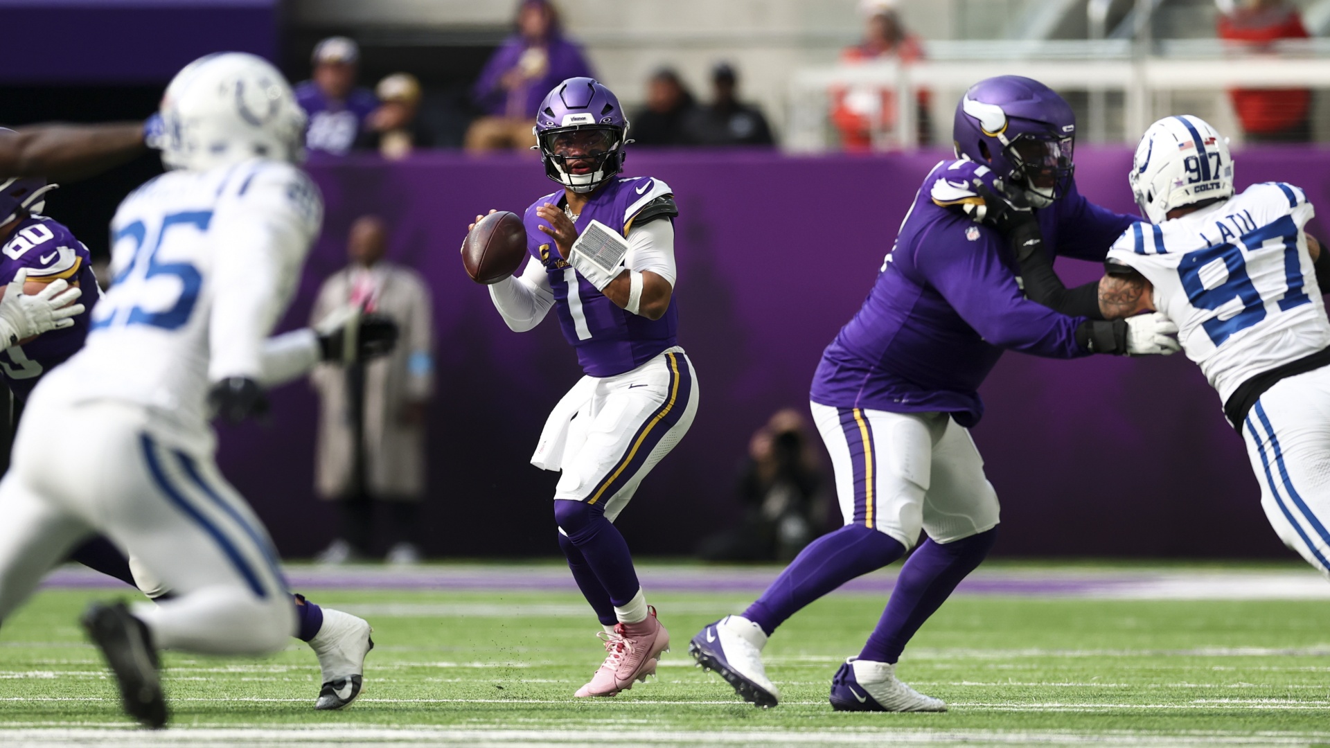 Minnesota Vikings quarterback Kyler Murray in action against the Indianapolis Colts