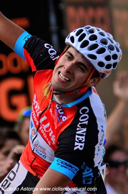 After spending most of the stage on the attack, Emmanuel Guevara (San Luis Somos Todos) celebrates victory in Carolina.