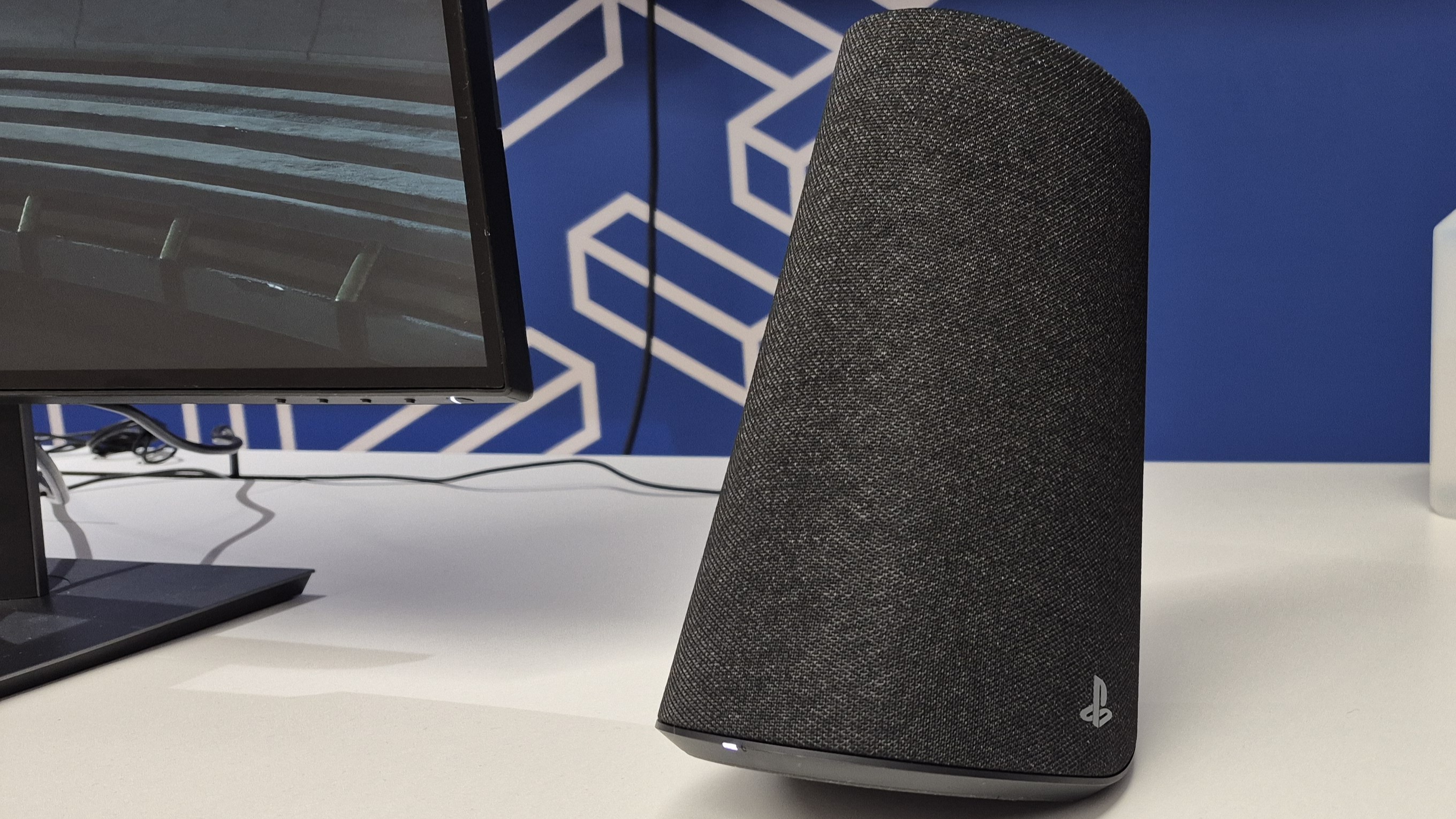 Pulse Elevate speaker in Midnight Black on desk