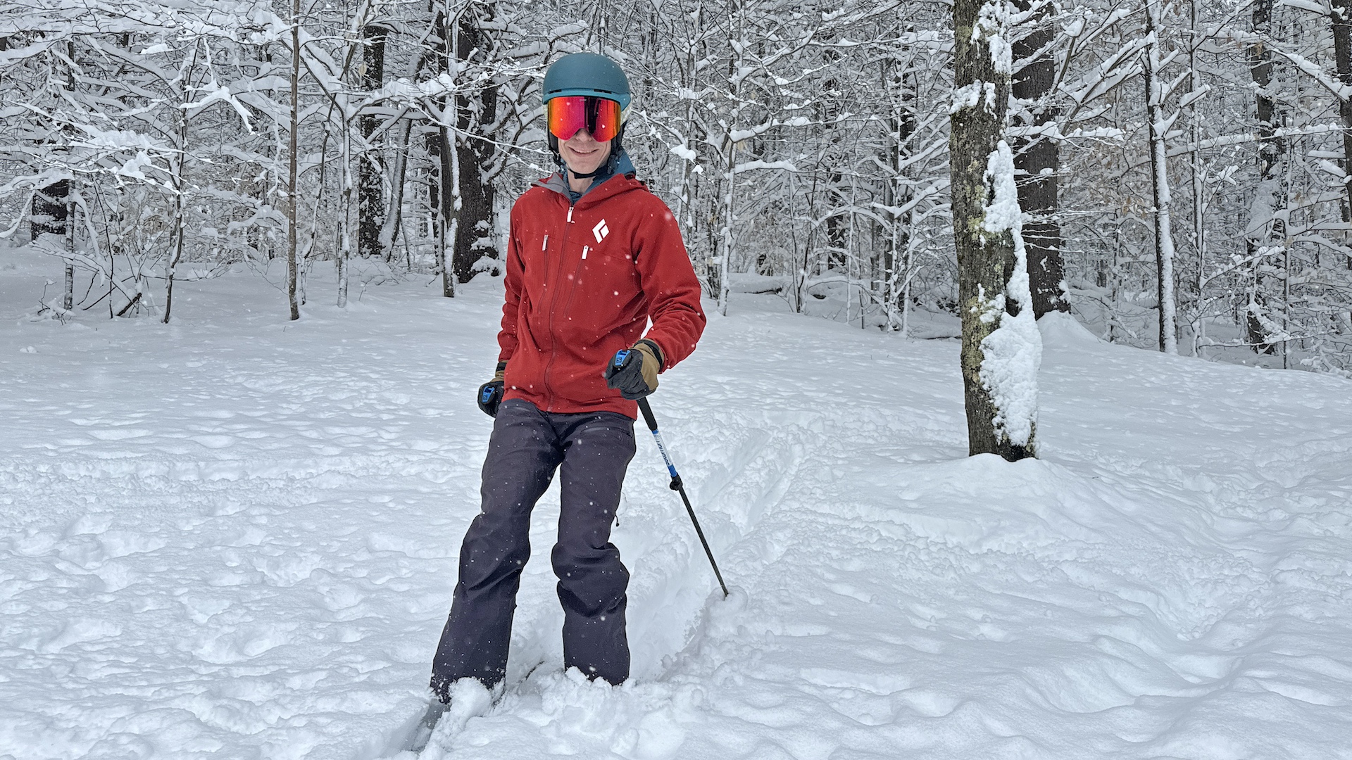 Skier wearing Goodr Snow G goggles