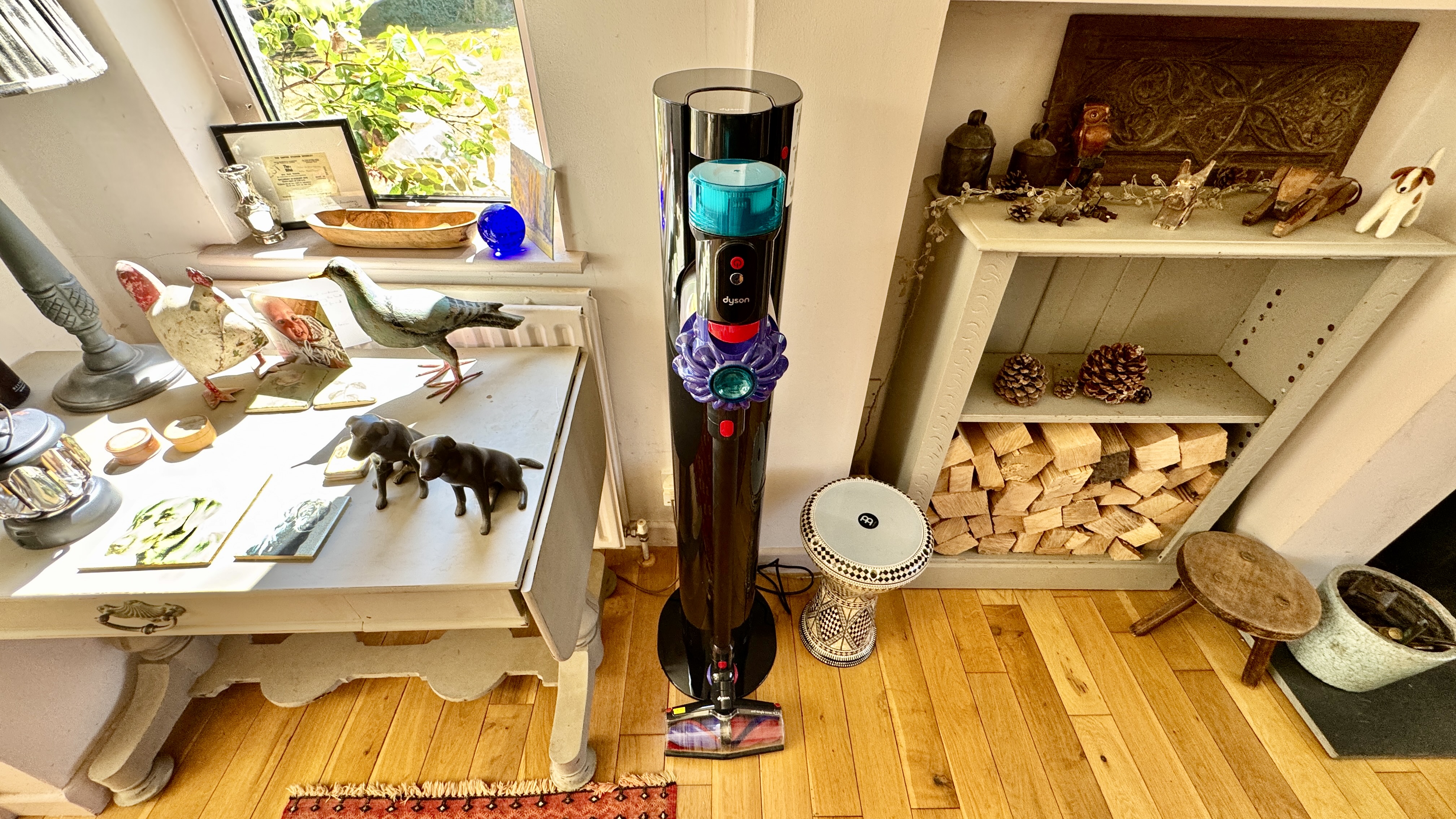 Dyson v10 Konical + Auto-empty Dok test and review