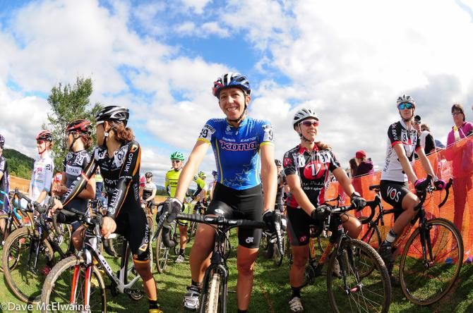 Helen Wyman (Kona Factory Racing) at the center of the front row