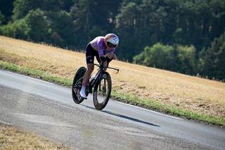 Late mechanical costs Elisa Longo Borghini seconds in strong Tour de France Femmes TT