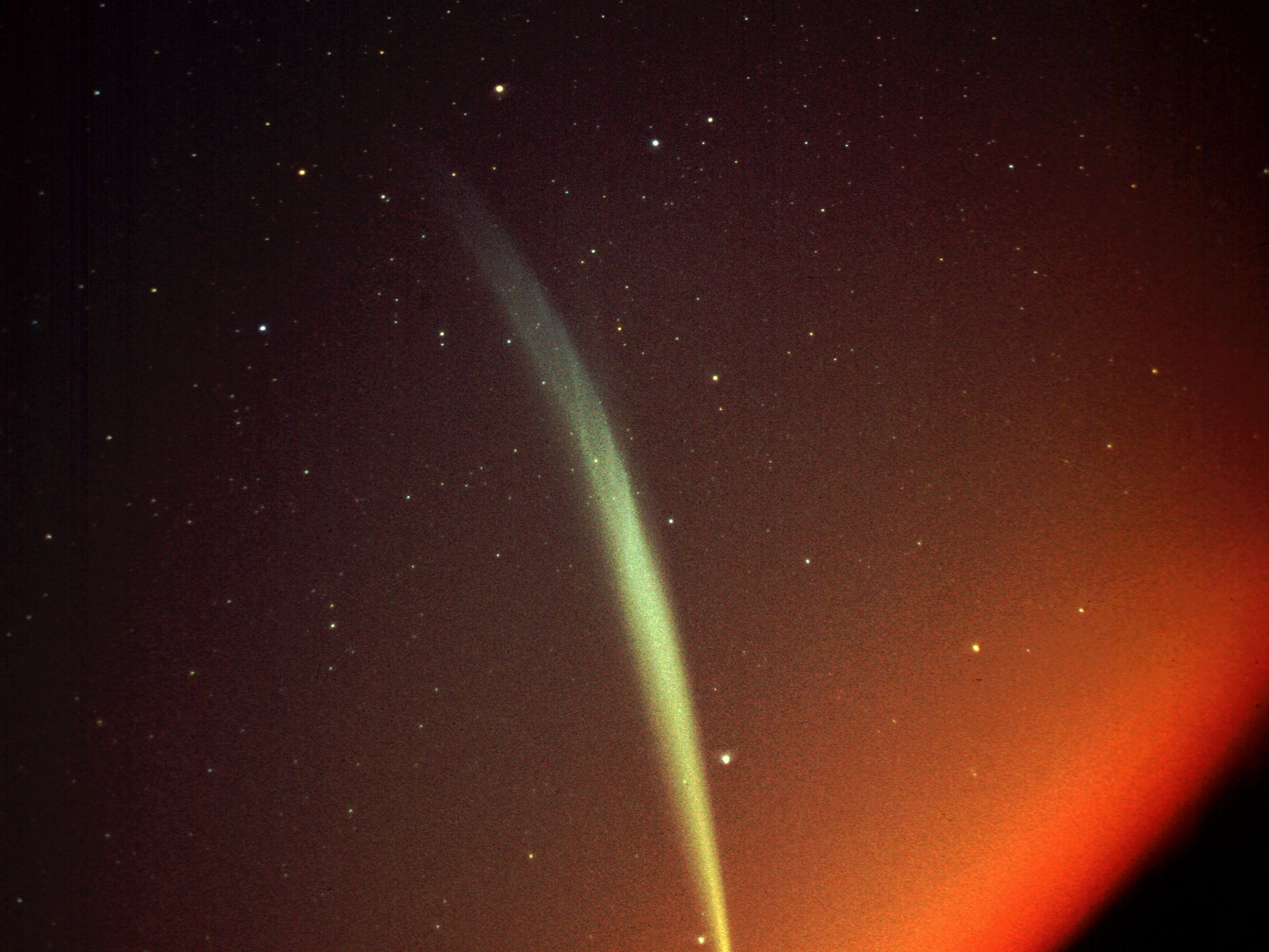 Bright streaks from comets approaching the Sun