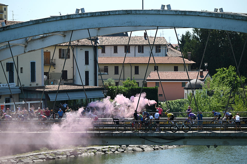 CASSANO D&amp;amp;apos;ADDA, ITALY - MAY 27: A general view of the peloton prior to the 109th Giro d&amp;amp;apos;Italia 2026, Stage 17 a 202km stage from Cassano d&amp;amp;apos;Adda to Andalo 1012m / #UCIWT / on May 27, 2026 in Cassano d&amp;amp;apos;Adda, Italy. (Photo by Dario Belingheri/Getty Images)