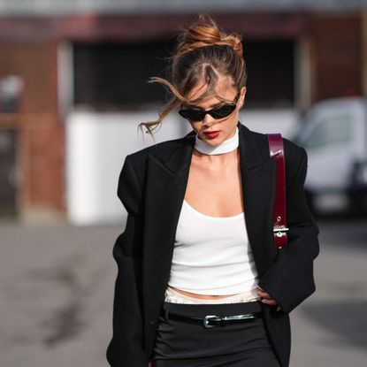 Best body shimmer - woman with glowing skin