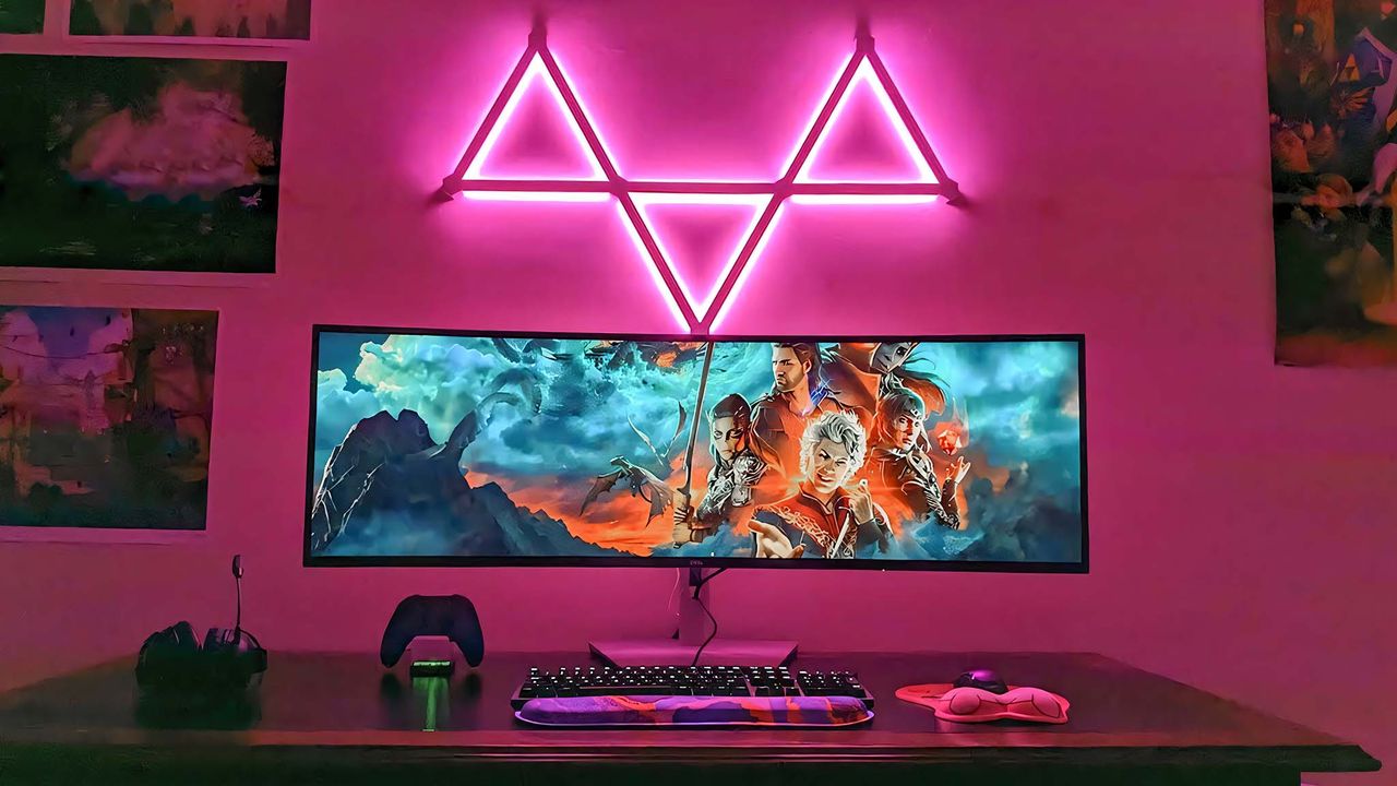 Nanoleaf Lines above monitor straight on view.