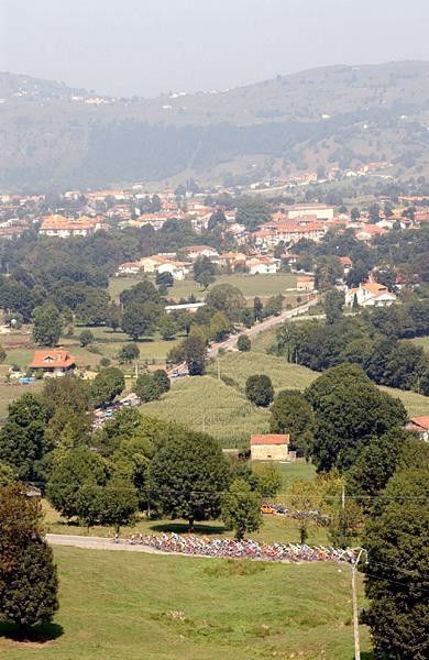 The peloton enjoying the scenery in stage 11