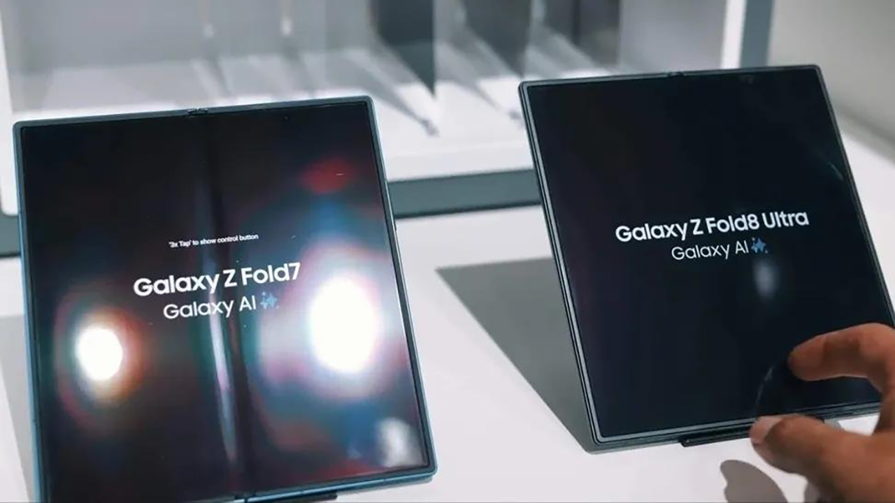 Samsung Galaxy Z Fold 8 Ultra comparison shot