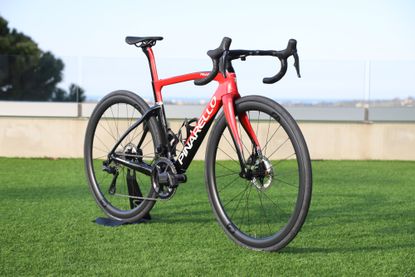 Image shows a Pinarello F7 road bike