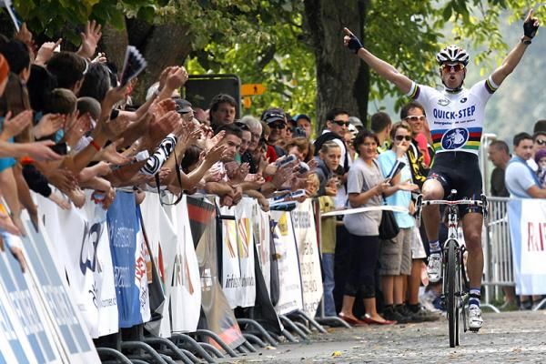 Elite men's winner Zdenek Stybar (Quick Step) takes in the applause.