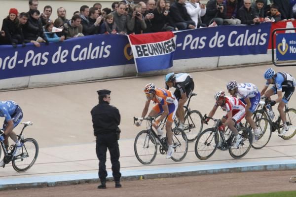 Matteo Tosatto (Saxo Bank) would take the sprint for 7th place from this chase group.