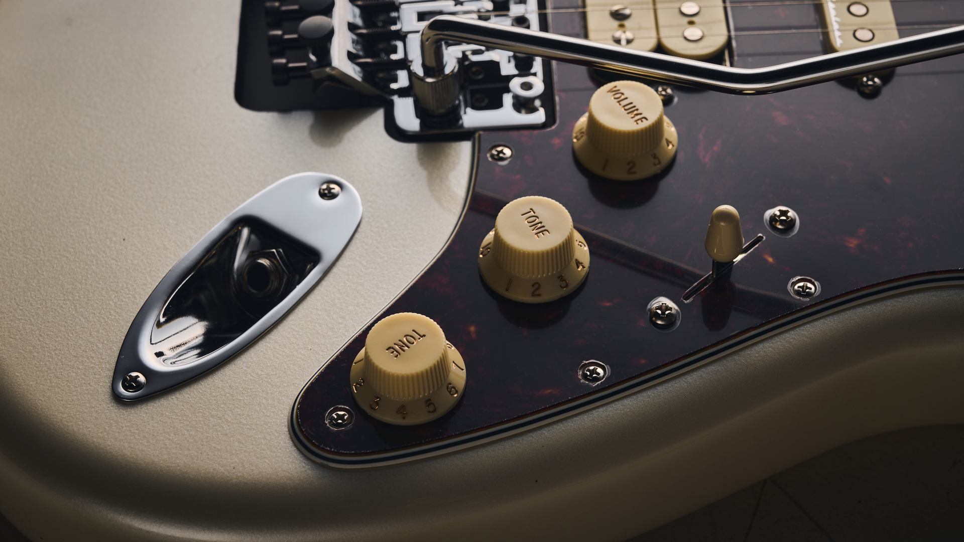 Close up of the knobs on a Fender Player II Modified Stratocaster HSS Floyd Rose