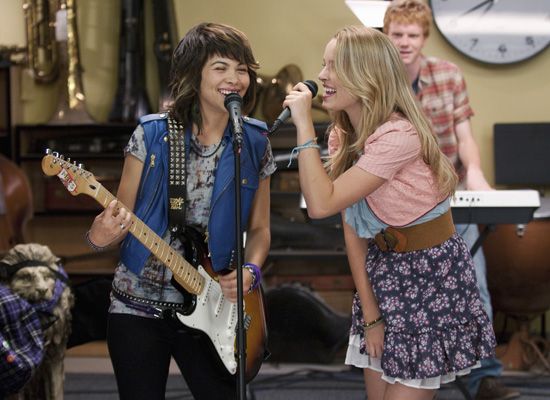 LEMONADE MOUTH - HAYLEY KIOKO, BRIDGIT MENDLER