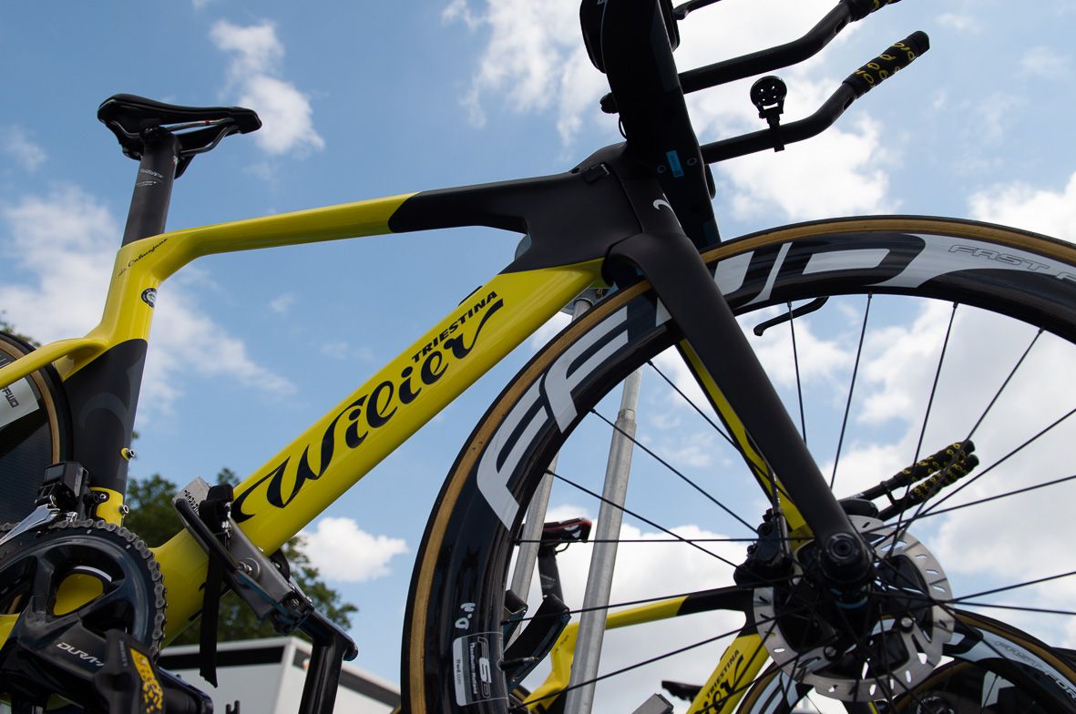 The Wilier design also features an external hinged steerer instead of the traiditional internal steerer seen on most modern road bikes