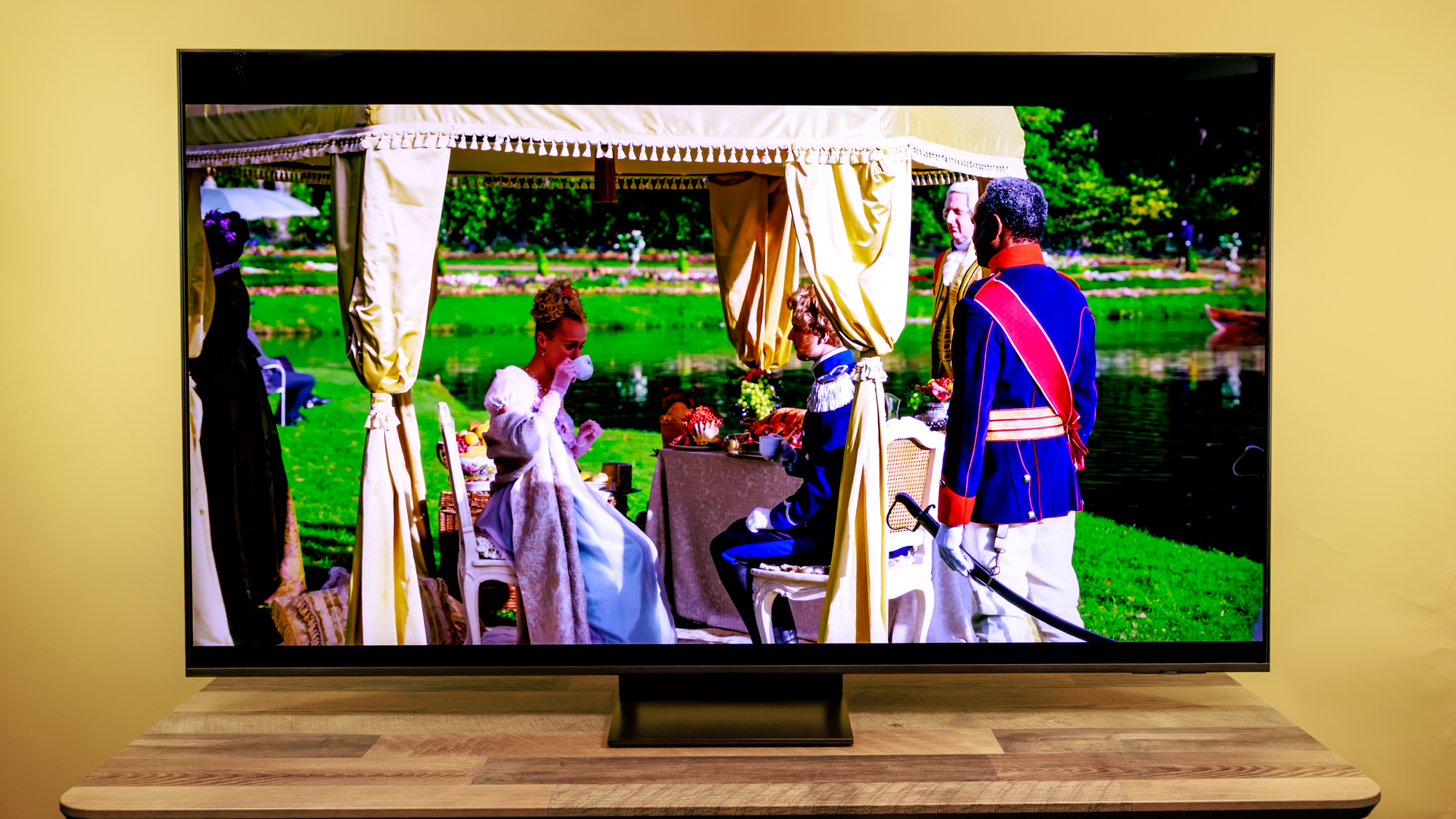 Samsung NEO QLED QN70F TV on a table
